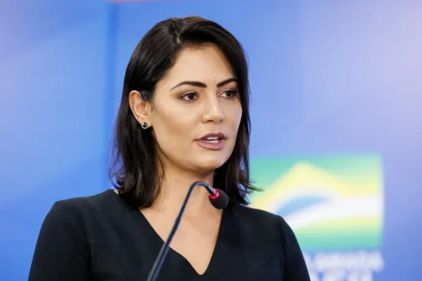 Quando Michelle Bolsonaro começa a fraturar Flávio